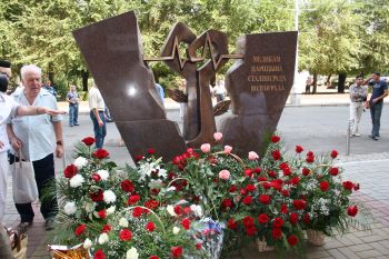 памятник медикам Волгограда, загрузить файл 3504x2336, 1,7 Мб